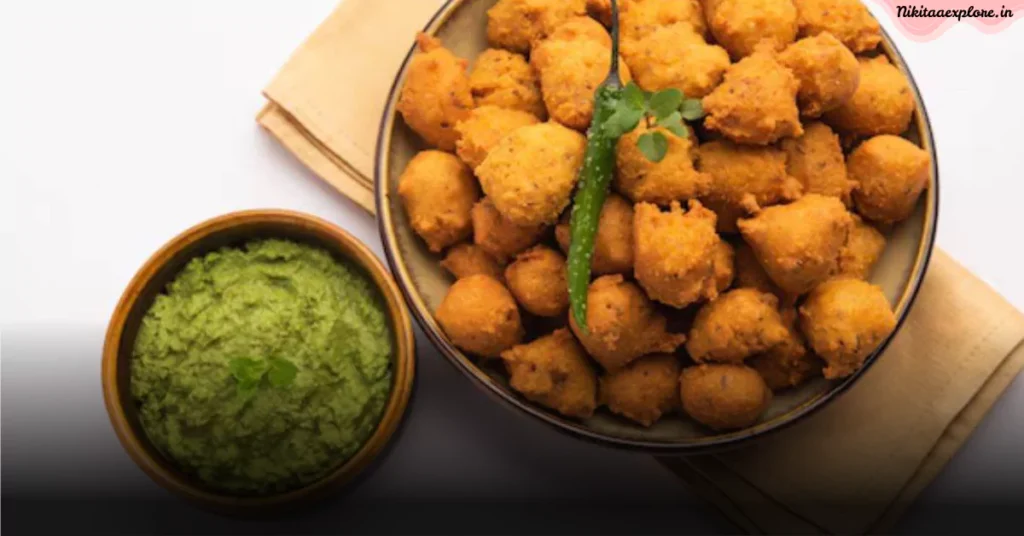 दिल्ली की बारिश में चाय का मजा दोगुना करने वाले 6 स्नैक्स, जरूर ट्राई करें! 2 दिल्ली